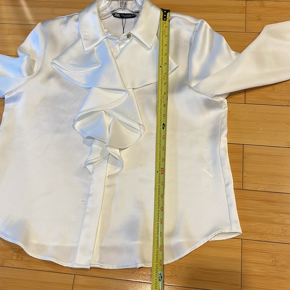 Women NWT Zara Ruffled Long Sleeves Pearly White Button Down Shirt Silky Medium - Picture 6 of 8